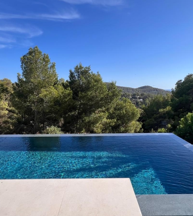 PHOTO-2025-11-18-13-38-33 2.jpg